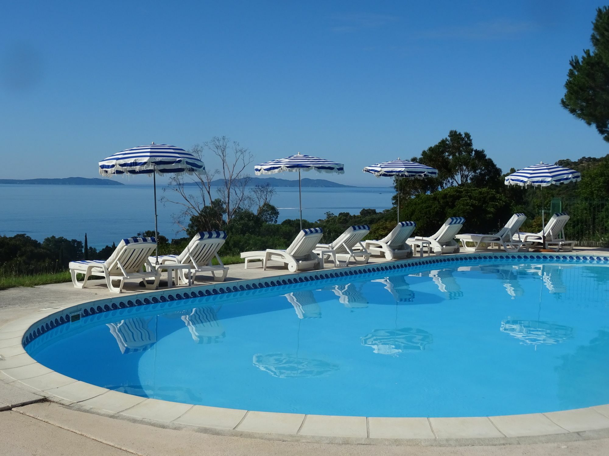 Azur Hotel Ле-Лаванду Экстерьер фото
